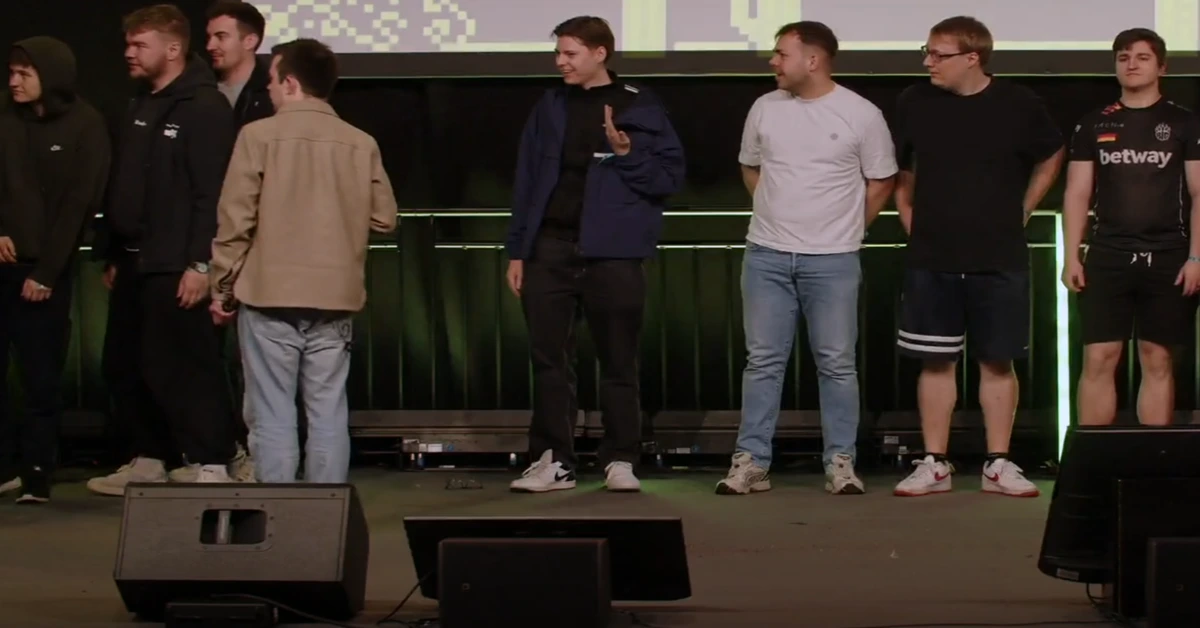 Pro di CS2 Bannato per 10 Anni Dopo Aver Colpito un Avversario dal Vivo