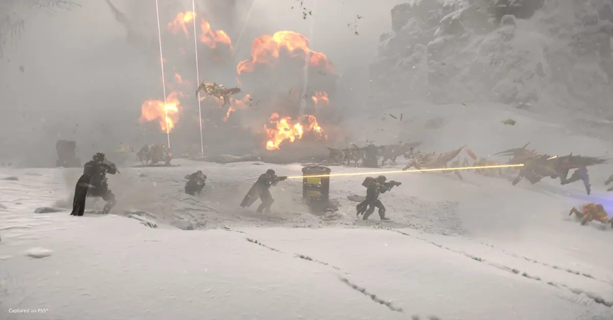 Una squadra di Helldivers spara con armi pesanti contro enormi insetti Terminidi sotto un fuoco pesante
