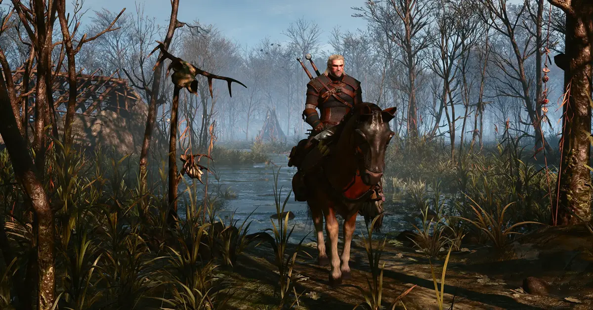 Geralt di Rivia in sella a Rutilia attraverso le paludi di Velen in The Witcher 3: Wild Hunt