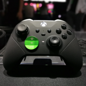 Il controller bianco di Xbox Elite Series 2 è stato brevemente diffuso da Amazon
