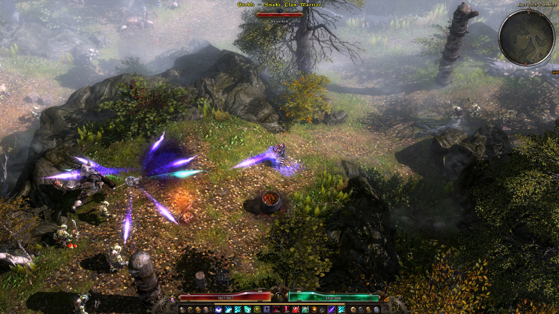 Scena di combattimento di Grim Dawn che mostra nemici ARPG fantasy oscuro